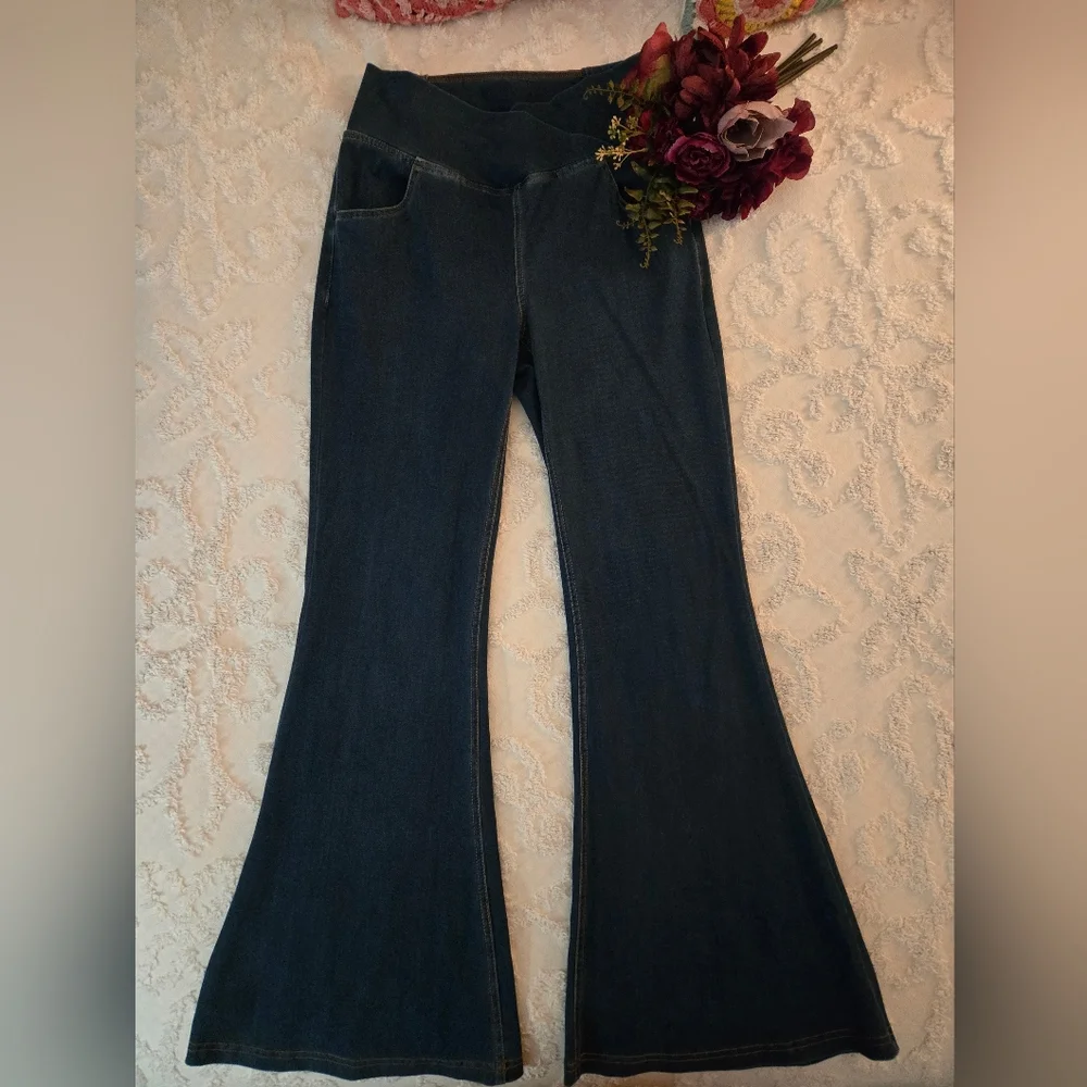 Womens' Wide Leg Jeans - Picture 3 of 10